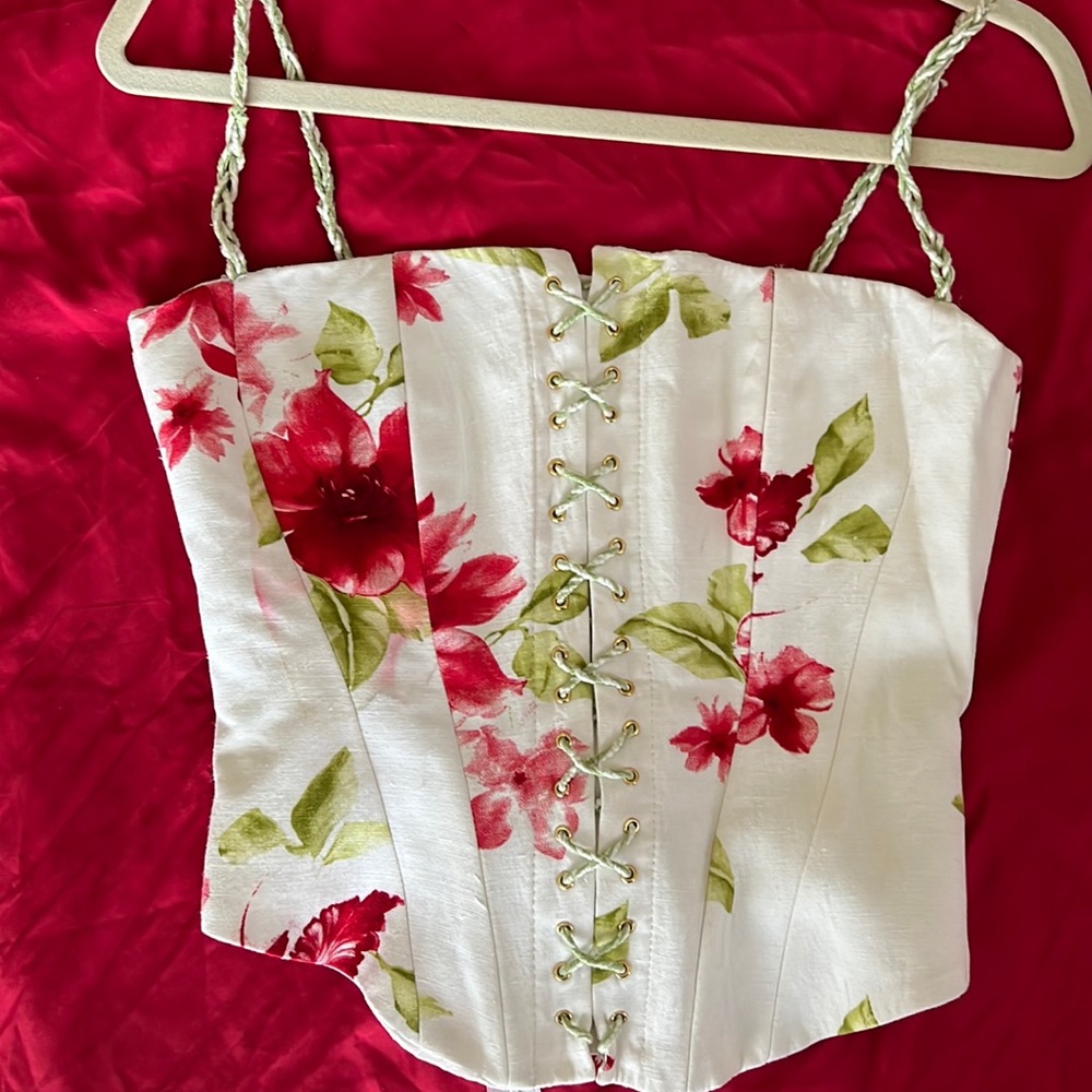 Marie Louis Fitted flowery elegant fitted cotton top